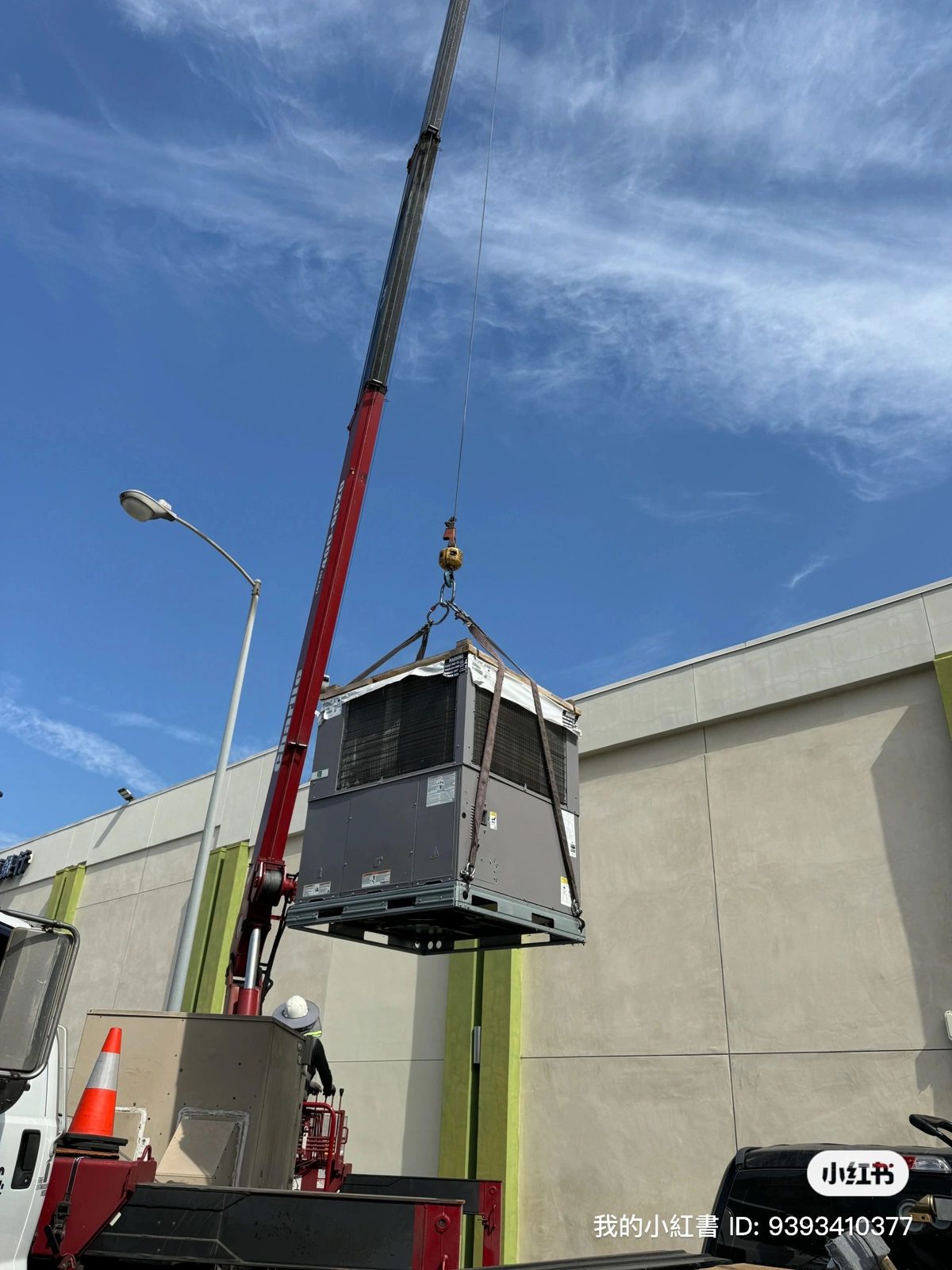 Day & Night 3 phase package unit installed on commercial rooftop