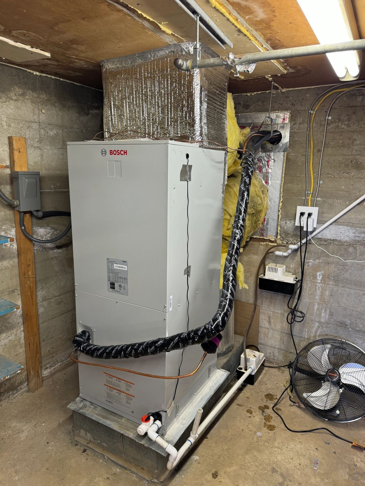 5-ton BOSCH heat pump outdoor unit installed at a Southern California home