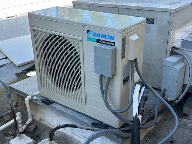 2-Ton Minis-Split heat pump. Brand: Daikin
